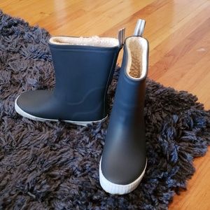 Tretorn faux fur lined rubber rain boots. Like new